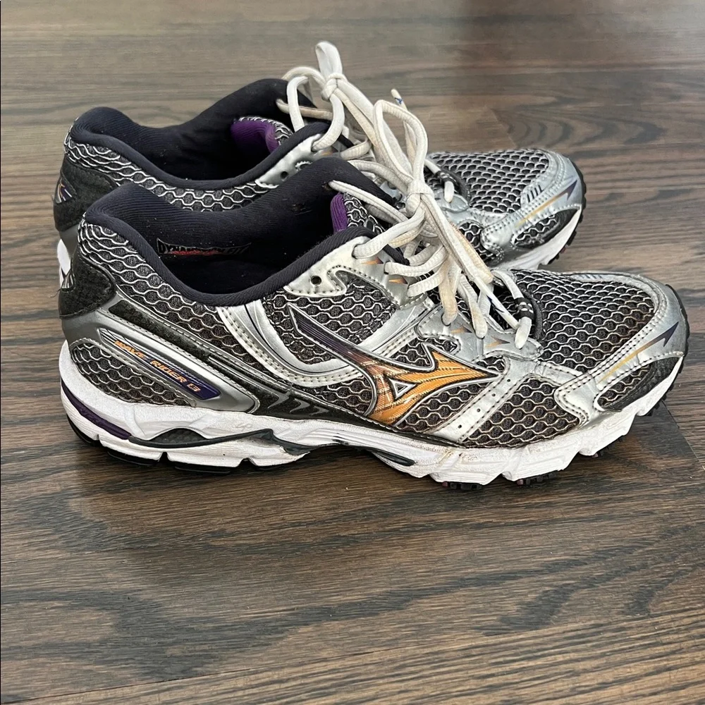 Mizuno Women's Running Shoes - gray size 8 - Picture 5 of 6